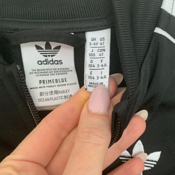 Very gently used Adidas tracksuit 3-4 yr old - Picture 3 of 6